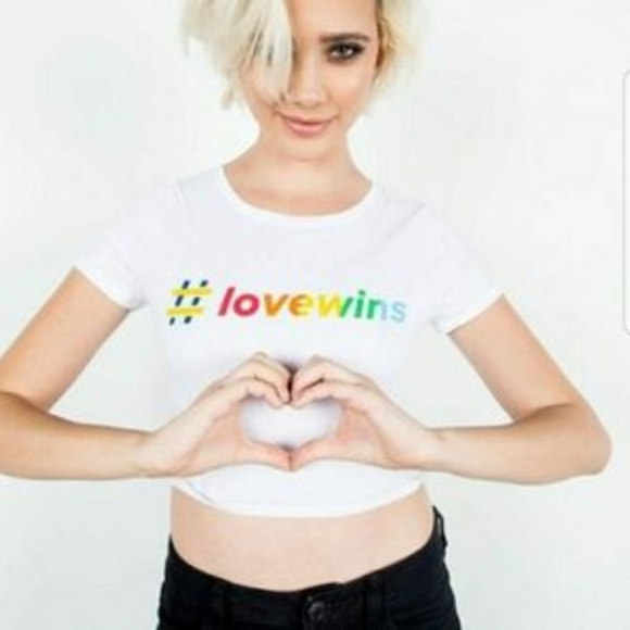 TOP # lovewins CROP TOP - Picture 4 of 4